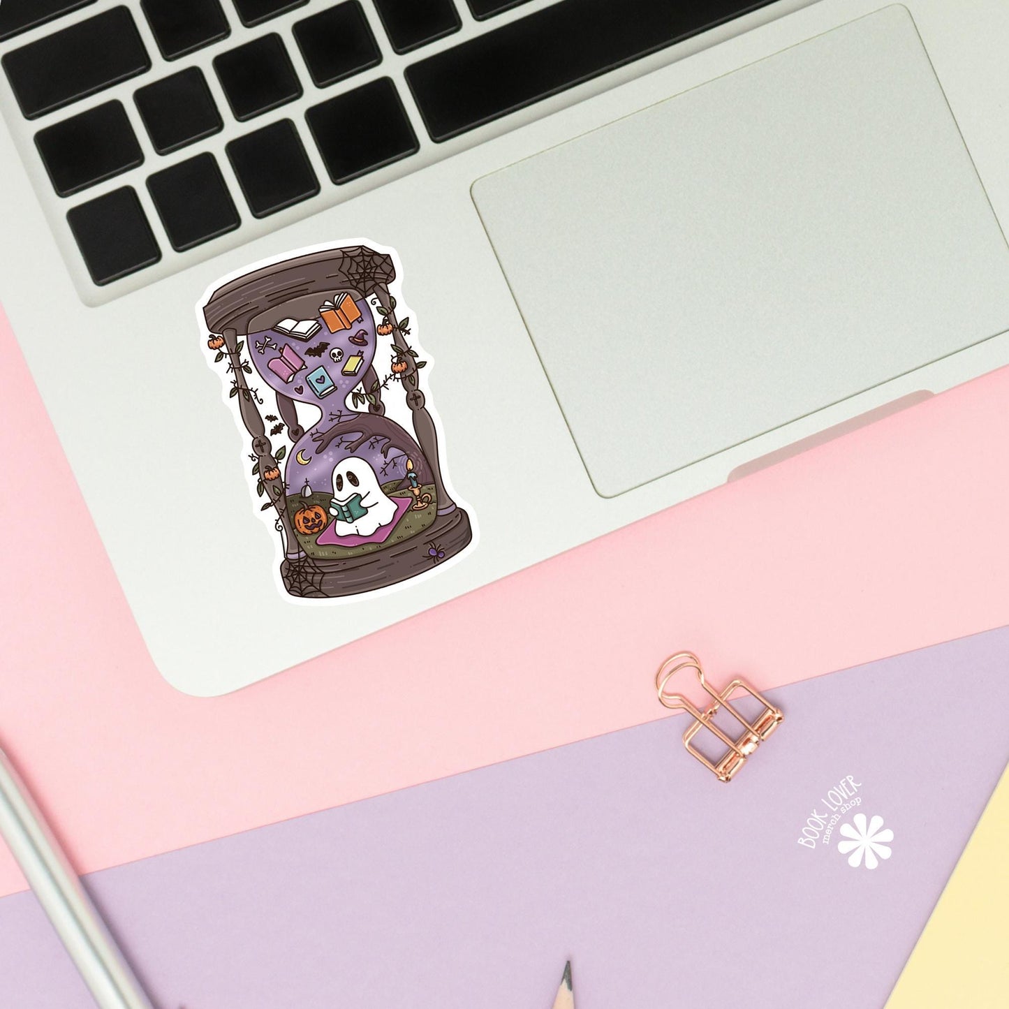 Halloween Hourglass Sticker / Spooky Bookish Sticker / Ghost Reading / Spooky Reader Gift / Cute Halloween Books / Bookish Ghost / Kindle